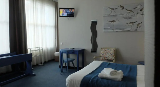 Hôtel Les Pins - Oléron, Забронировать Отель Отели в центре Сен-Трожан-ле-Бен с завтраком, отели в центре Сен-Трожан-ле-Бен с завтраком