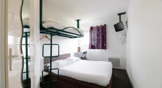 Трёхместный номер Standard Hôtel Cerise Auxerre