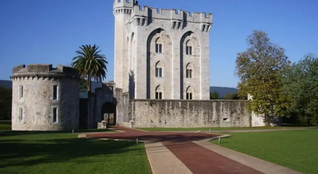 Castillo de Arteaga, Rezerwuj Hotel Hotele w Baskonia z parkingiem, Parking