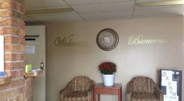 Sturgeon River Inn & Restaurant, Buchen Sie Hotel West Nipissing Kanada