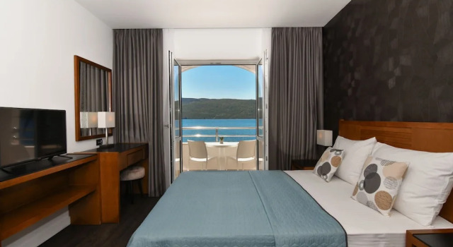 Трёхместный номер Standard с балконом и с видом на море Hotel Perla