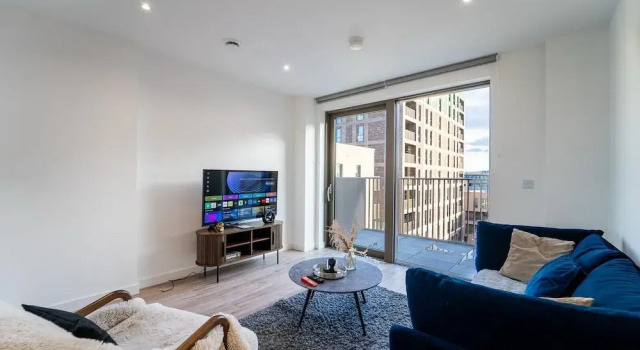 4 Guests - Close Airport - 25min Central London