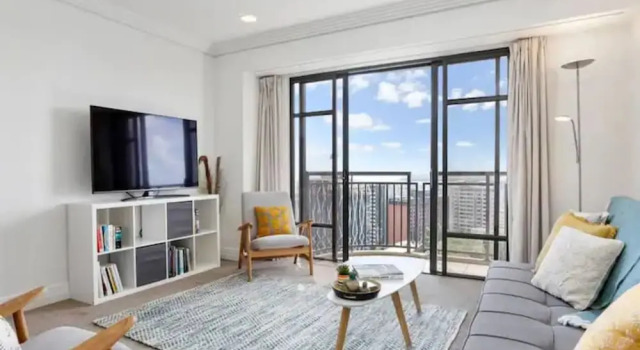 Bright 1 Bedroom Beauty with Balcony Zodiak Stays, Забронировать Дом для отпуска Виллы Окленда, Вилла
