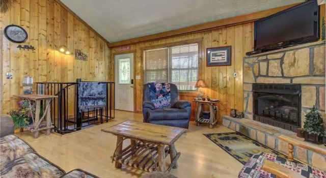 Peanuts Hideaway, 3 Bedrooms, Hot Tub, Fire Pit, Sleeps 10