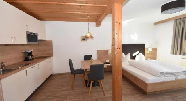 Студия с балконом и с красивым видом из окна Apart Römerhof