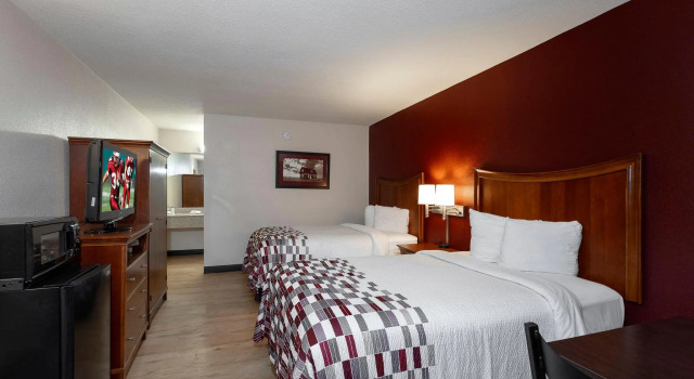 Четырёхместный номер Deluxe Red Roof Inn Dothan