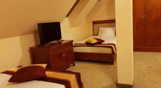 Rezydencja Pod Zegarem, Rezerwuj Hotel Hotele w Trzebinia z parkingiem, Parking