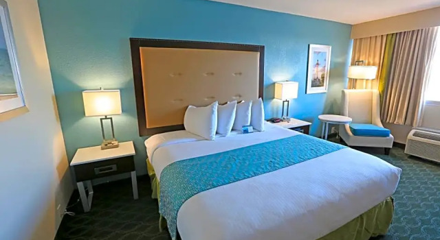 Двухместный номер Standard Wyndham Garden Kenosha Harborside