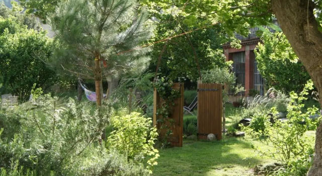 Yobaba Lounge, Rezerwuj Hotel Chalabre 