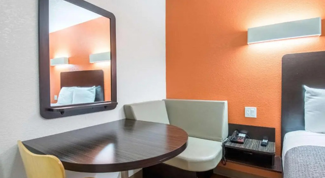 Четырёхместный номер Deluxe Motel 6 Bakersfield