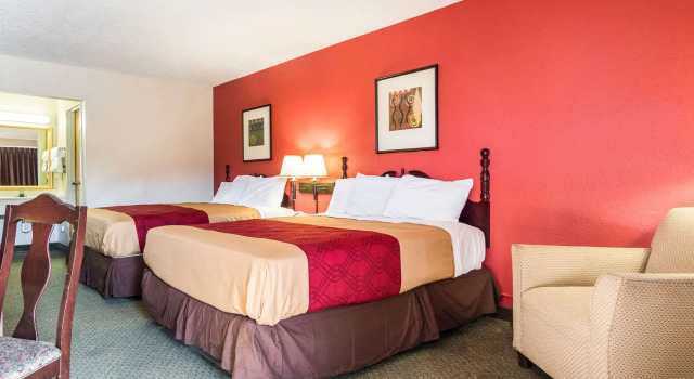 Четырёхместный номер Standard Econo Lodge Inn & Suites Conference Center Dublin