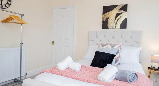 Cosy Birmingham House With 3 Bedrooms, Varaa Lomakoti Mökit kohteessa Merseyside, Mökki