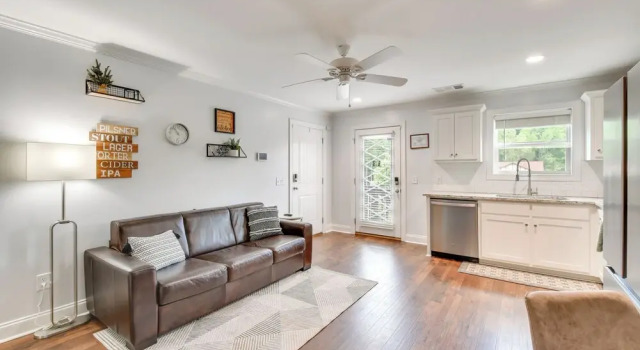 < 1 Mi to Tubing: Sleek Condo in Downtown Helen, Book Lejlighed Lejligheder i Helen, Lejlighed