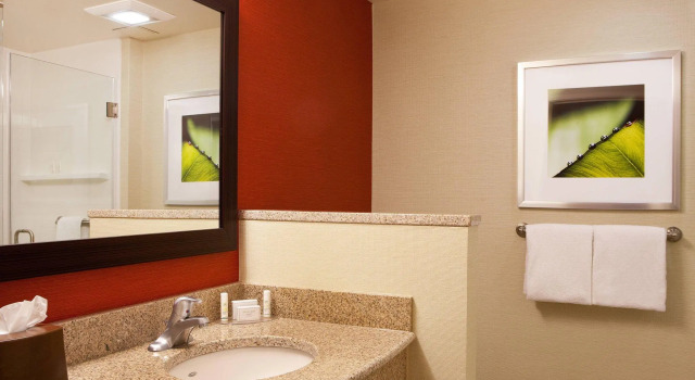 Четырёхместный номер Standard Courtyard by Marriott Syracuse Downtown at Armory Square