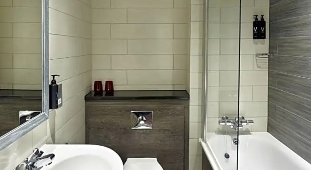 Четырёхместный номер Standard Village Hotel Aberdeen