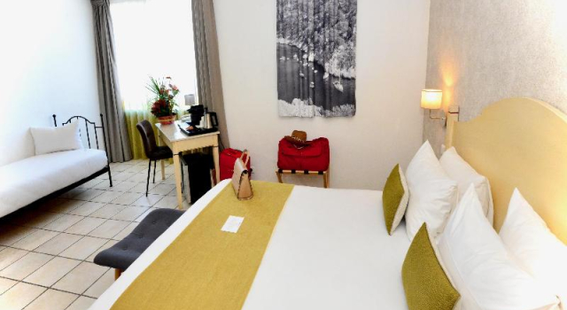 Семейный номер Standard с балконом Sure Hotel by Best Western Gemenos en Provence