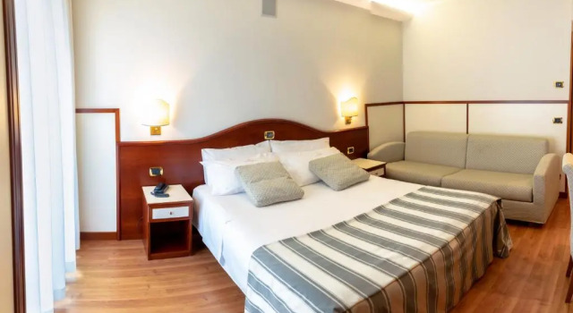 Трёхместный номер Standard с частичным видом на море Hotels Vidi Miramare & Delfino