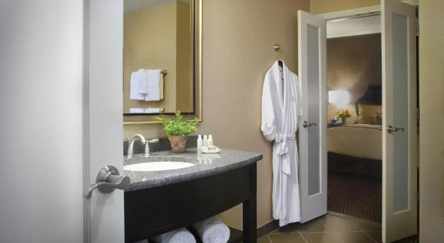 Четырёхместный номер Standard Hotel Julien Dubuque