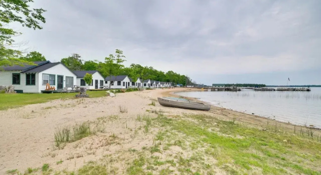 Коттедж Lake Huron Beachfront Cabin w/ Free Boat Rentals