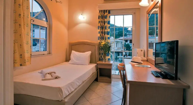 Одноместный номер Standard с балконом и с красивым видом из окна Epidavria Hotel