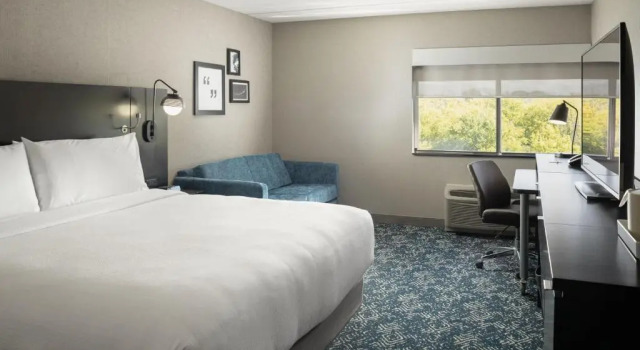 Двухместный номер Standard Four Points by Sheraton Milwaukee North Shore