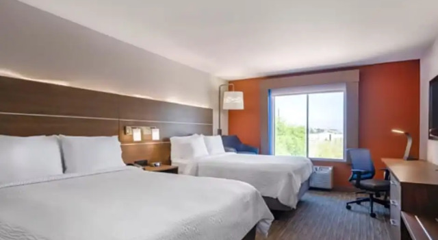 Четырёхместный люкс Holiday Inn Express & Suites Tucson by IHG