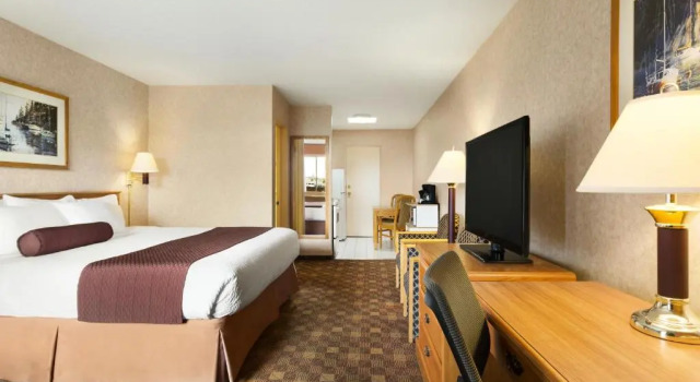 Двухместный люкс Days Inn by Wyndham Victoria Uptown