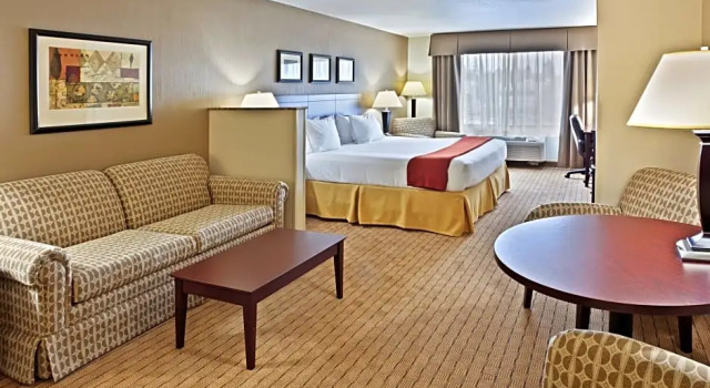 Люкс Standard Holiday Inn Express Hotel & Suites Vancouver Mall-Portland Area by IHG
