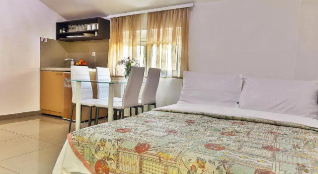 Апартаменты Deluxe Villa Velzon Guesthouse