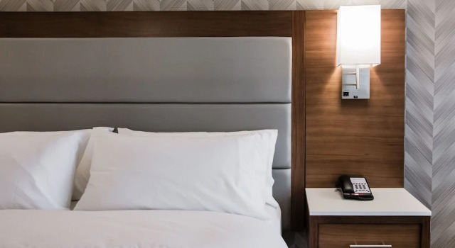 Номер Premium Holiday Inn Hotel & Suites Calgary South - Conference Ctr by IHG