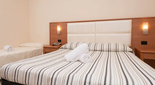 Трёхместный номер Classic с балконом Hotel Paradiso