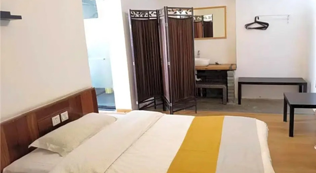 Четырёхместный номер Standard с балконом Xian Travelling With Hostel Zhu Que Men