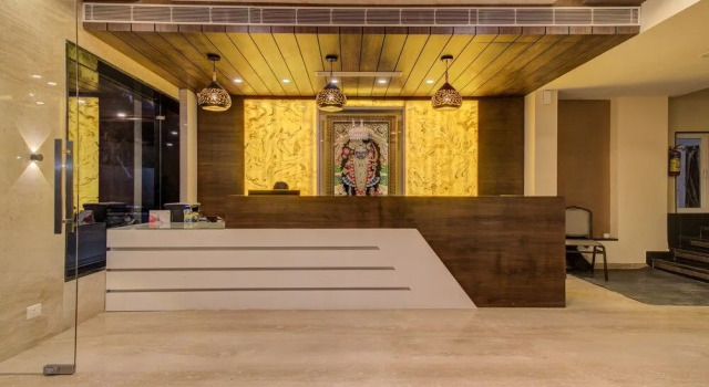 Opulence Inn - 500 Meters From Railway Station, Забронировать Отель Отели штата Раджастхана с парковкой, Парковка