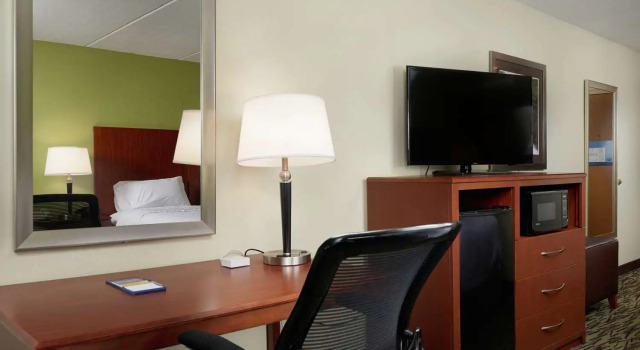 Номер Standard Hampton Inn Franklin, KY - Portland, TN