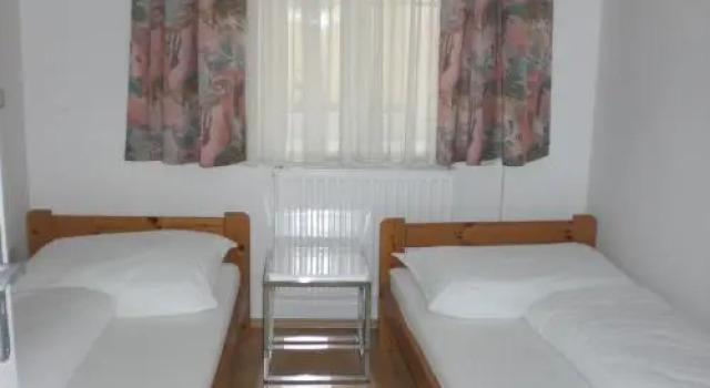 Privatzimmer Familie Wagner, Book Guesthouse  