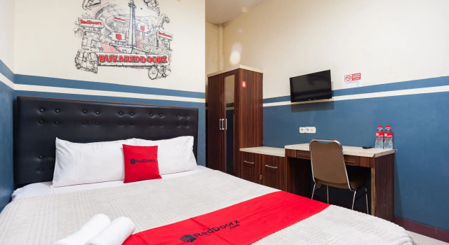 Habitación Estándar RedDoorz Plus near Universitas Indonesia