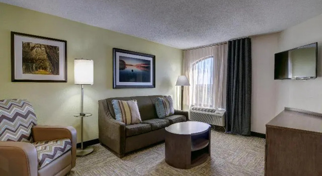 Четырёхместный люкс Candlewood Suites Richmond - West Broad by IHG
