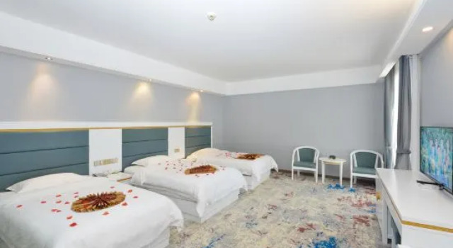 Трёхместный номер Standard Jialong International Hotel