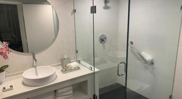 Четырёхместный номер Lanai Deluxe Renaissance Orlando Resort - Disney Springs Area