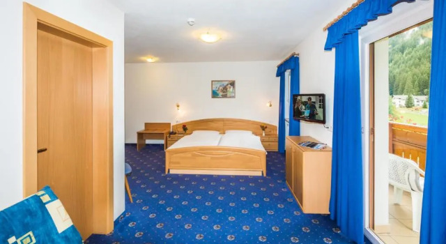 Семейный номер Standard с балконом и с видом на горы Hotel Feldrand