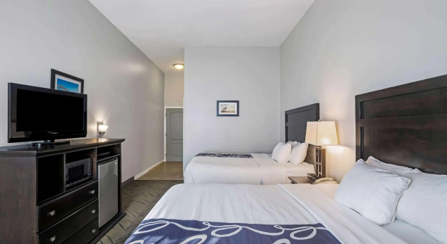 Четырёхместный номер Standard La Quinta by Wyndham Brookshire West Katy