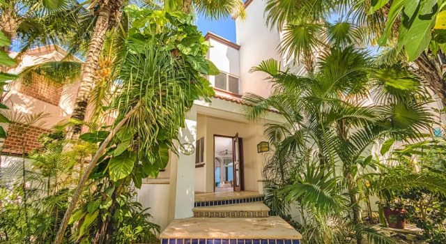 Beachfront W Private Staff in Gated Community, Prenota Villa Hotel a Quintana Roo con parcheggio, Parcheggio