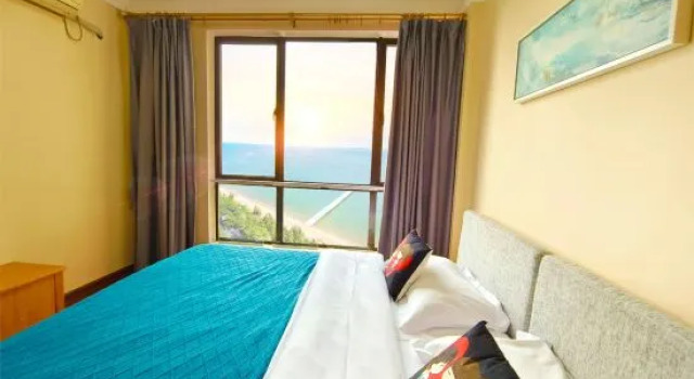 Люкс с 3 комнатами с балконом и с видом на море Red Pure Silver Beach Hotel (Beihai Yinzh an International Passenger Port Store)