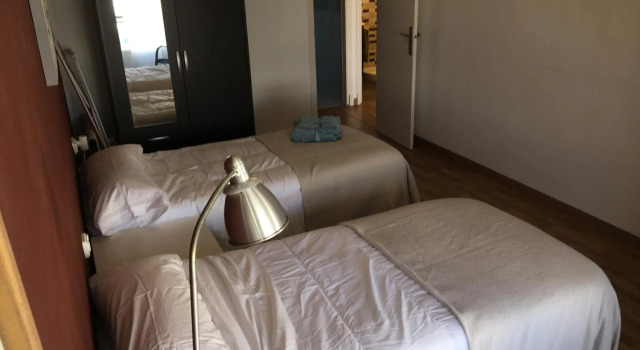 4 BEDROOMS -SENECA Center Apartment