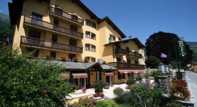 Полулюкс Paradise Hotel & Wellness