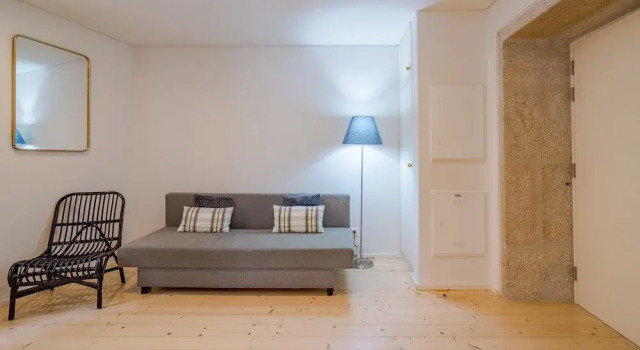 Апартаменты Charming Apartment With Convenient City Access