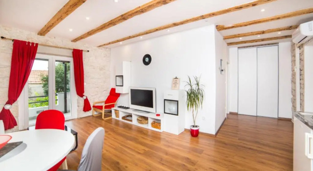 Апартаменты Цокольный этаж с балконом Apartments Stinice