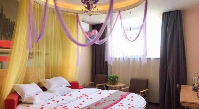 Двухместный номер Standard Thank Inn Hotel He'nan Zhengzhou Xinzheng City North China Road Xuanyuan Lake