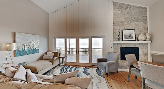 Coastal Winds: Beachfront Beauty - Steps To Sand 3 Bedroom Home