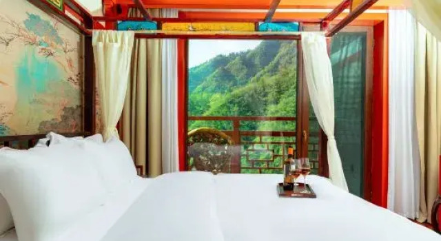 Семейный люкс с 2 комнатами с балконом Guanshan Garden Ancient Chinese Holiday Inn Zhangjiajie National Forest Park Branch